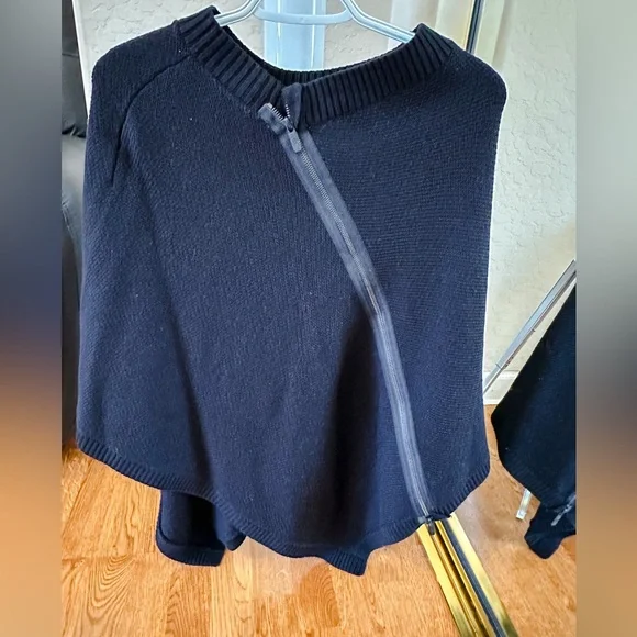 Lululemon🍋 On the Go Poncho Black Merino Wool One Size - Picture 3 of 13